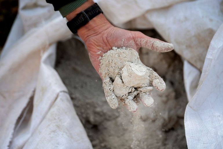 Door het toevoegen van kalk wordt de bodem gezonder