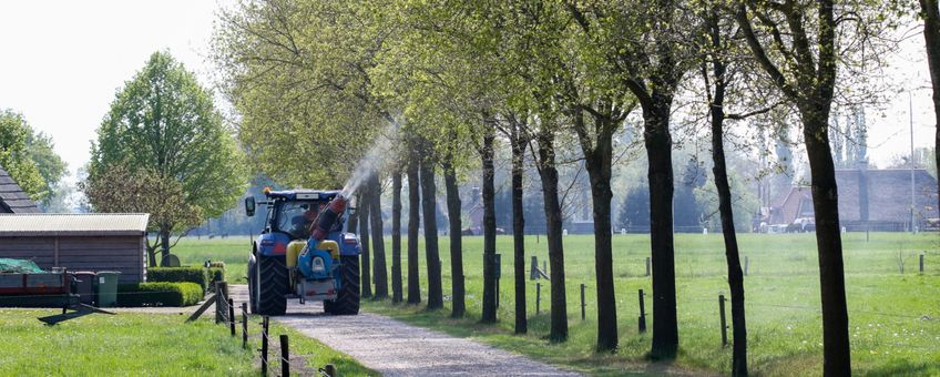 XenTari spuiten onverharde weg Epe - primair