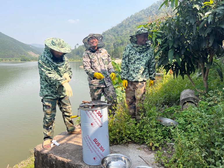 Imkerij in Xishuangbanna, China, helpt conflicten tussen mensen en wilde dieren in het gebied te voorkomen