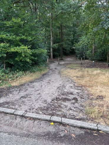 Het water infiltreert moeizaam de bodem in