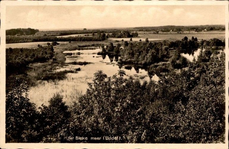 Ansichtkaart uit 1939, waarop te zien is dat het Bleeke Meer ondiep was