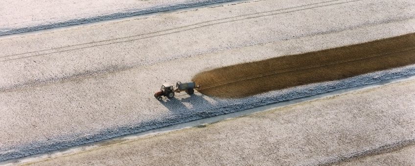 Tractor aan het gieren