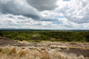 Zicht op Kasungu National Park, bezien vanaf de weg die Kasungu National Park in Malawi verbindt met Lukusuzi National Park in Zambia