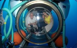 Members of the Naturalis Marine Biodiversity Team in the Curasub. Left to right: Charles Fransen, Bastian Reijnen and Sancia van der Meij