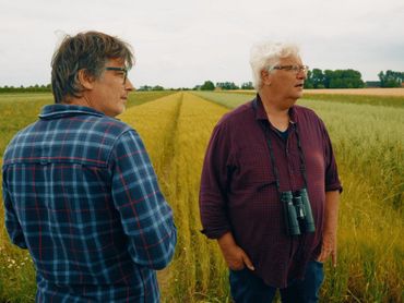 Landbouwkundig expert Sander Bernaerts en agro-ecoloog Ben Koks in een van de BAM-akkers