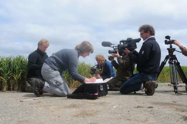 RTV Noord filmt het aanbrengen van een GPS-logger, juli 2013
