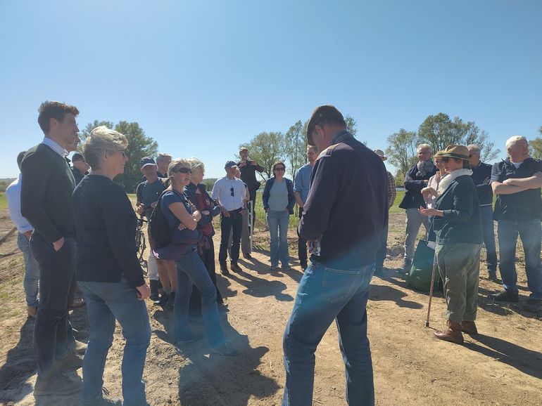 Natuurontwikkeling in Nederland vergt de inzet van veel mensen en overleg met de gebruikers en bewoners van een gebied. Op 30 april 2026 werd de overdracht van 35 hectare eigendom van ARK aan SBB gevierd in de Ooijse Graaf