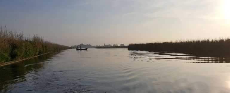 Het Kanaal Omval-Kolhorn is beschoeid met steile oevers en biedt weinig paai- en opgroeimogelijkheden voor vissen