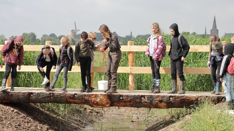 Kinderen van basisschool De Windroos uit Wijk bij Duurstede op expeditie in de Lunenburgerwaard