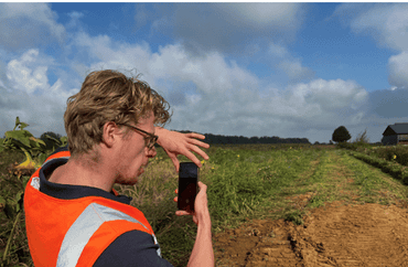 Bor Jaspers bij het begin van de ecologische strook richting het Gerendal