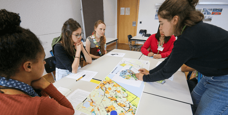 Een workshop waarin deelnemers Levend Landschap als methode testen