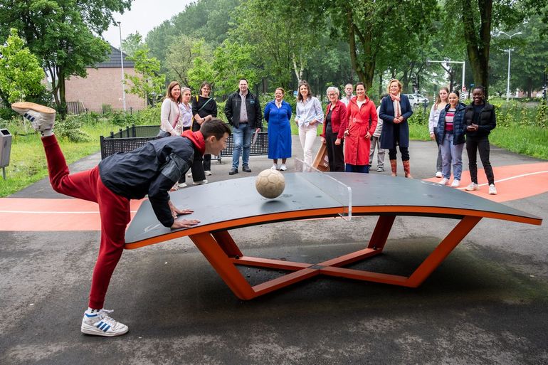 Het Stedelijk College Eindhoven stimuleert meer beweging op het nieuwe groene schoolplein