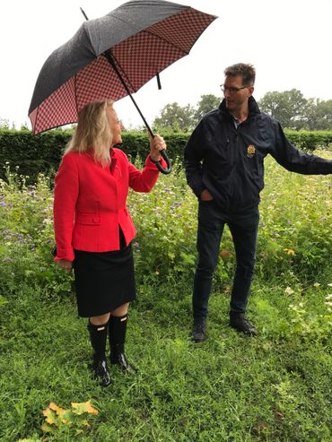 Gedeputeerde Elies Lemkes-Straver in gesprek met Jos Kuijpers 