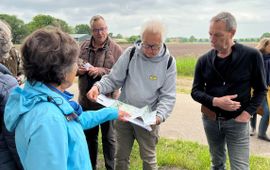 Hetty Gerringa Natuurvorsers inventariseren natuur-, cultuurhistorische en landschappelijk waarden van zandpaden in Oirschot