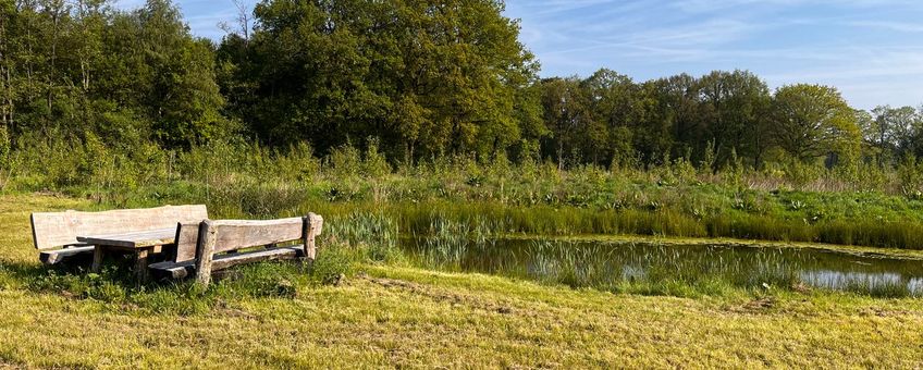 Voedselbos Lage Mierde ontving in 2024 € 10.000 vanuit het Buurtnatuur- en Buurtwaterfonds. In dit project werken dorpsraad, een boer en een professionele voedselbosbouwer samen aan een ecologisch en sociaal duurzame plek voor de gemeenschap. Met onder andere een buitenleslokaal voor scholen en drie poelen voor wateropvang.