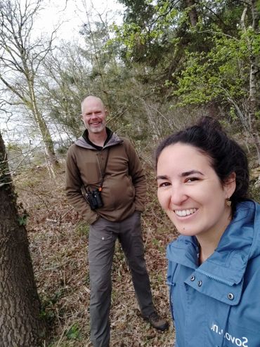 Aaldrik en Marwa op zoek naar ravennesten