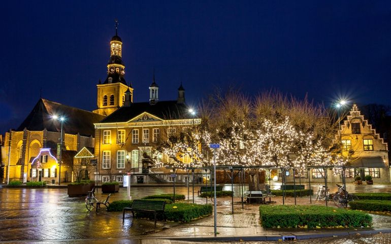 Na de verkiezing tot mooiste boom van Nederland is de verlichting dit jaar eerder aangezet