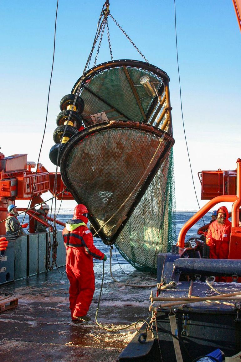 De eerste inzet van SUIT tijdens een expeditie in de Zuidelijke Oceaan aan boord van RV Polarstern in 2004