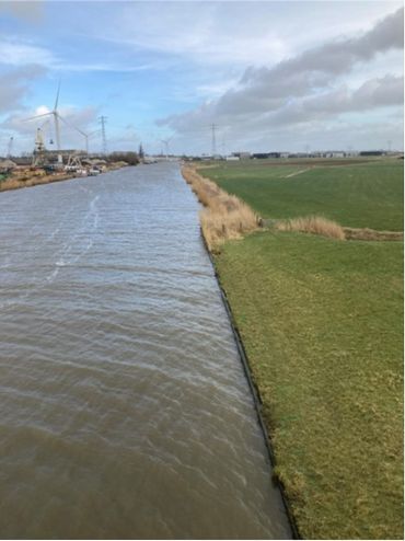 Het Van Harinxmakanaal bij Kiesterzijl, vindplaats van de Azov slijkgarnaal