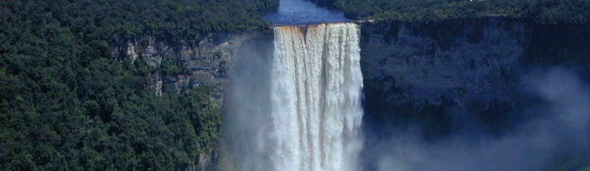 Kaieteurwaterval vanuit vliegtuig