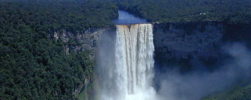 Kaieteurwaterval vanuit vliegtuig