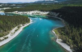 Yukon rivier in Canada, van bovenaf.