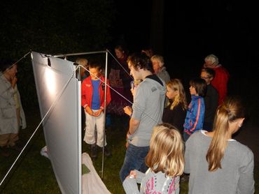 Nachtvlinderen met lamp en laken