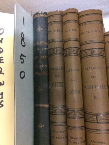 Oude publicaties van Hemmo Bos, leraar bij  de Rijkslandbouwschool in Wageningen, in het archief van de Heimans en Thijsse Stichting