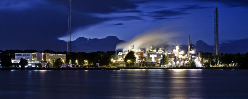 industrieterrein Moerdijk nacht - eenmalig gebruik