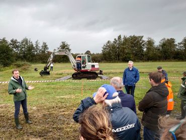 De eerste schep van het herstelproject