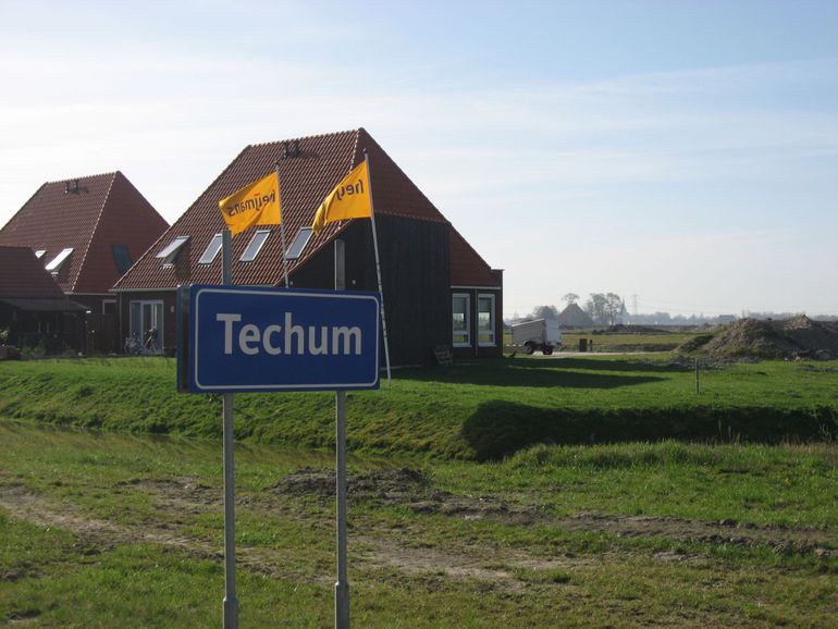 De eerste gebouwen van de nieuwe woonwijk Techum in Leeuwarden Zuidlanden