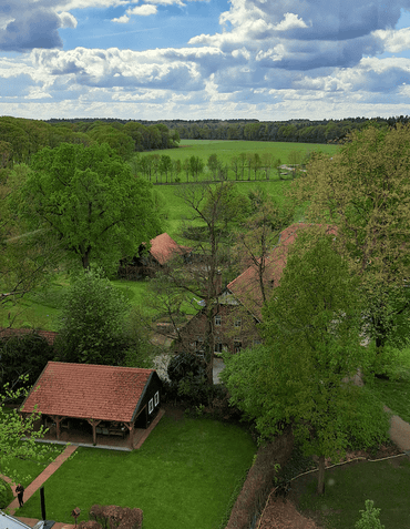 Uitzicht vanuit De Brandtoren: “We hebben hier 2.500 hectare aan bos en natuur, akker- en grasland, er ligt een golfbaan, natuurbegraafplaats en er staan woonhuizen, boerderijen en horecagelegenheden.”