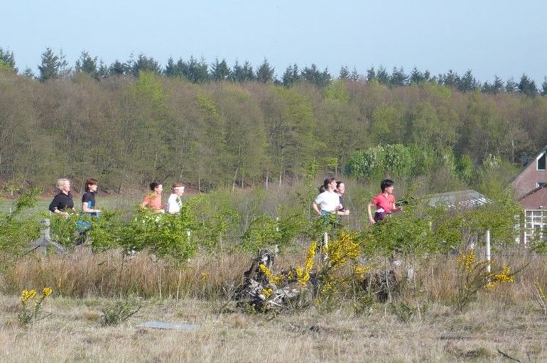 Recreanten op de natuurbrug