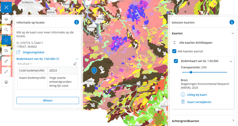 Op de Atlas Leefomgeving vind je de Bodemkaart van Nederland. Met de i-knop kun je kijken op welke bodem jouw tuin staat. Zo zie je dat in de buurt van Nederweert de bodem uit lemig zand bestaat. Alleen voor stadsbewoners is deze kaart juist niet geschikt. Voor steden zijn er geen gegevens. Daar is de bodem vaak verstoord door menselijke activiteiten. Maar als je buiten de stad woont, kijk vooral eens op deze kaart en klik op de afbeelding
