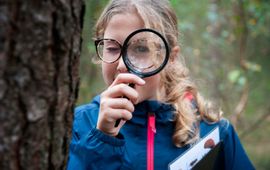 Natuurcentrum Arnhem / ARK Natuurontwikkeling Er gaat een wereld open voor kinderen tijdens een veldles.