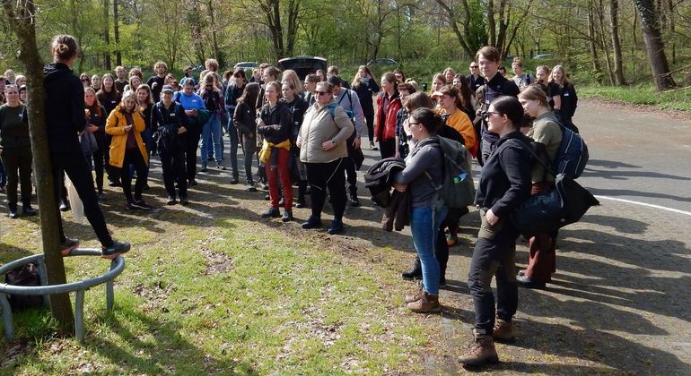 Alleen, in kleine groepjes, maar ook met alle trainees samen op pad