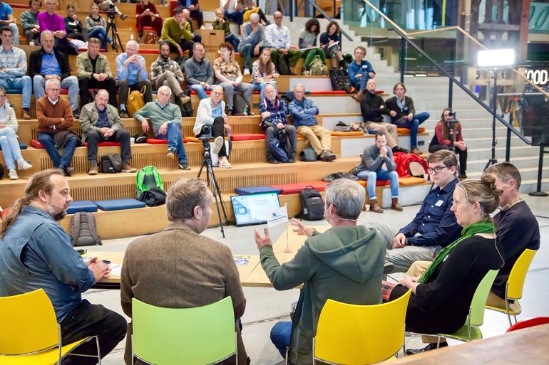 Stadsecologen van de vijf grootste Brabantse steden in gesprek met Marcel Schillemans van de Zoogdiervereniging over hun natuurinclusieve toekomstdroom