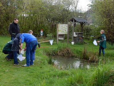 Veel groene vrijwilligers brengen kinderen in aanraking met de natuur