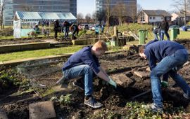 Vrijwilligers aan het werk tijdens NLdoet