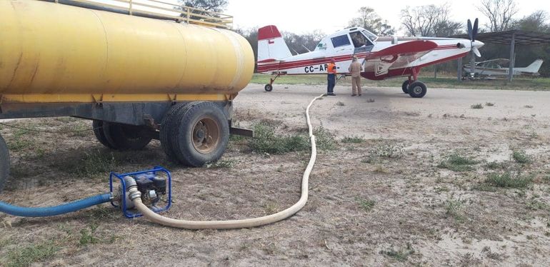 Filling the water bomber