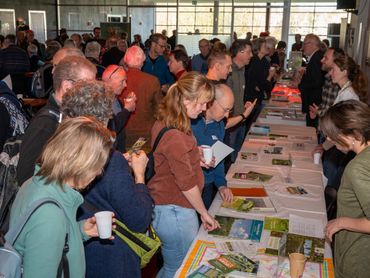 Het was druk in de pauzes, zowel in de wandelgangen als bij de stands