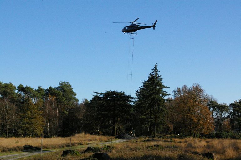 De samenstelling van het steenmeel dat we uitstrooien is afhankelijk van het tekort aan mineralen in de bodem. Het is maatwerk