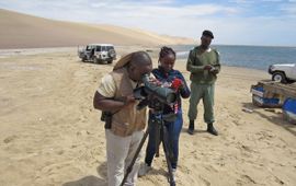 Martin Poot Tellers in Angola in actie