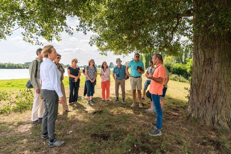 Wijkerzand (Wijk en Aalburg), wandelpad over boerenland