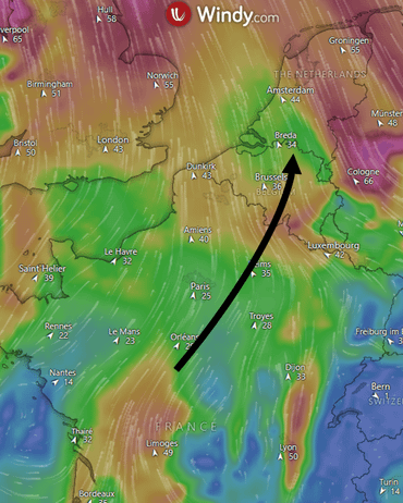 De windvoorspelling op vlieghoogte (zeshonderd meter) voor woensdag 19 februari. De zwarte pijl laat zien hoe de trekroute zou kunnen afbuigen richting Nederland als gevolg van de sterke zuidoostenwind