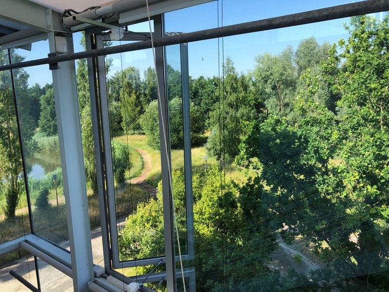 Uitzicht op de Lumentuin vanuit het Lumengebouw op de campus van Wageningen University & Research