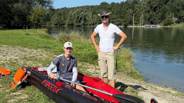 Ivo en Nils bij de boot