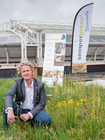 Jip Louwe Kooijmans van Vogelbescherming opende het eerste groendak voor vogels op 5 september in Amsterdam