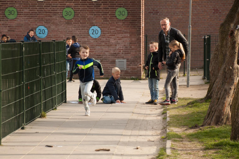 Kinderen bewegen meer tijdens een buitenles en frisse lucht is gezond