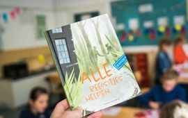 Hanno de Vries Omslag van het boek Alle Bee(s)tjes helpen